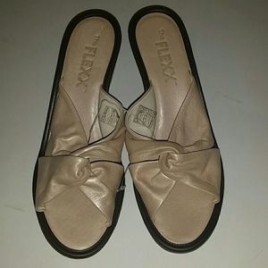 💵Final Price💵 The Flexx sandals